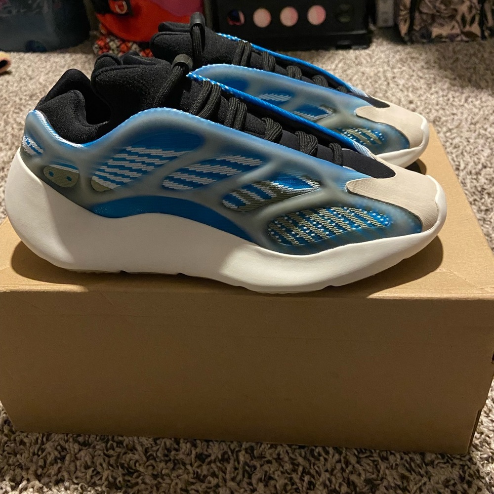 Yeezy 700 V3 Arzareth
